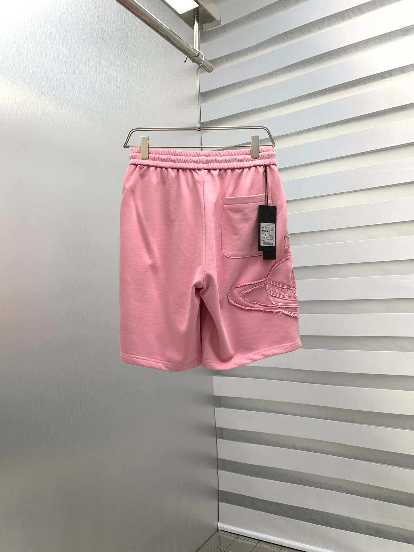Queen Mother's 2026 summer New Arrival men's casual shorts, advanced custom Breathable fabric, Breathable elasticity and comfort, impeccable details, top accessories, original logo design concept, delicate and soft feel! The upper body fit is awesome! Size: M-XXXL Please state your height and weight when ordering
